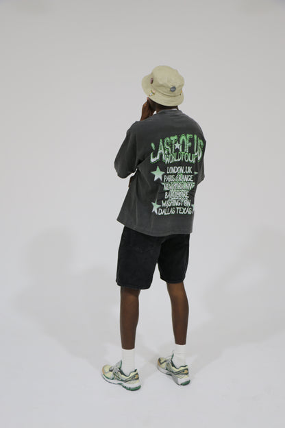 "THE FUTURE AWAITS"(BLACK)