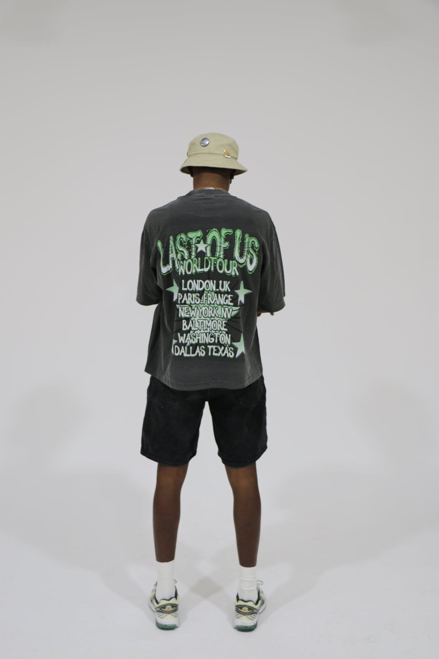 "THE FUTURE AWAITS"(BLACK)