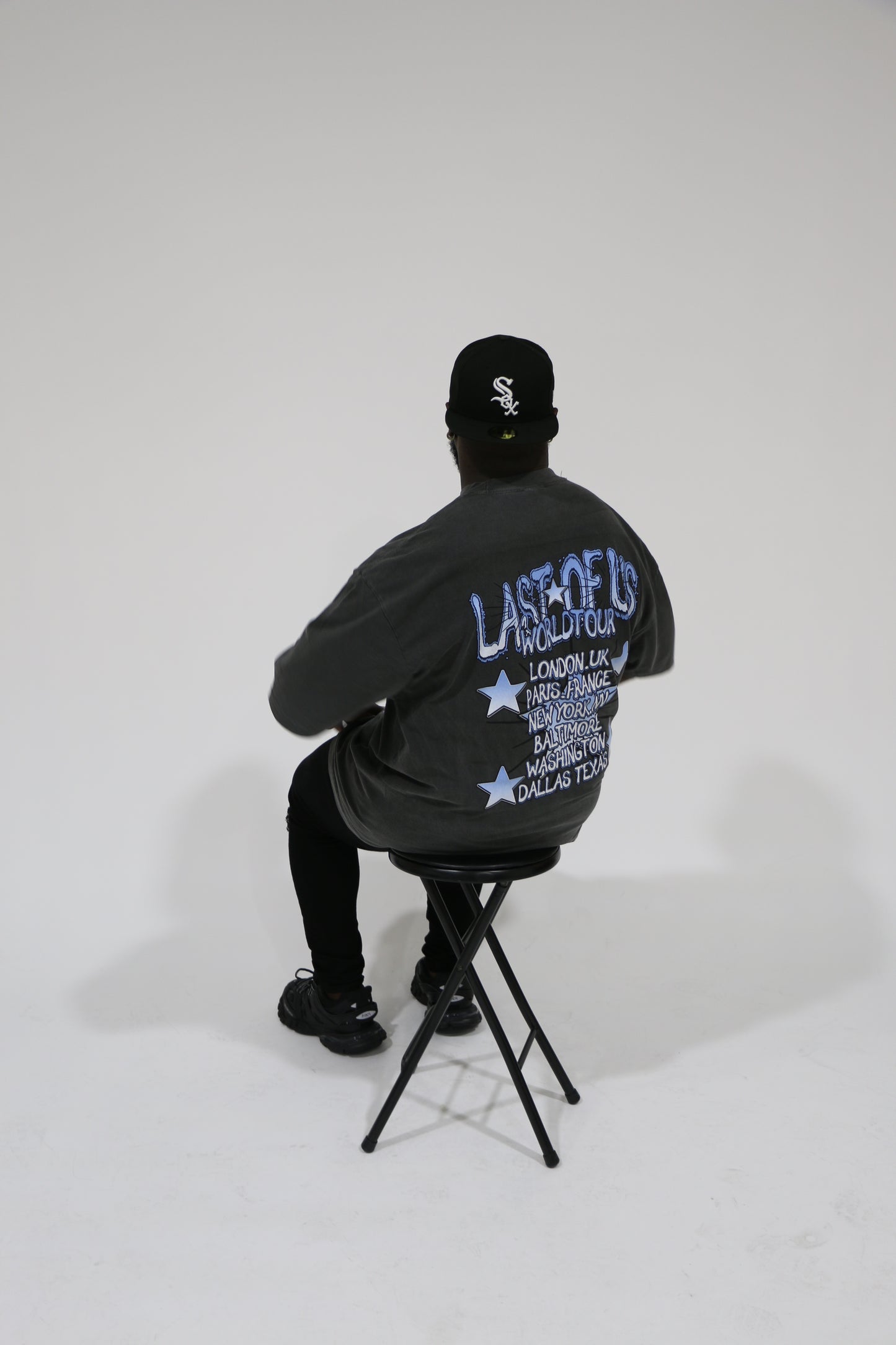 "THE FUTURE AWAITS" (BLACK)